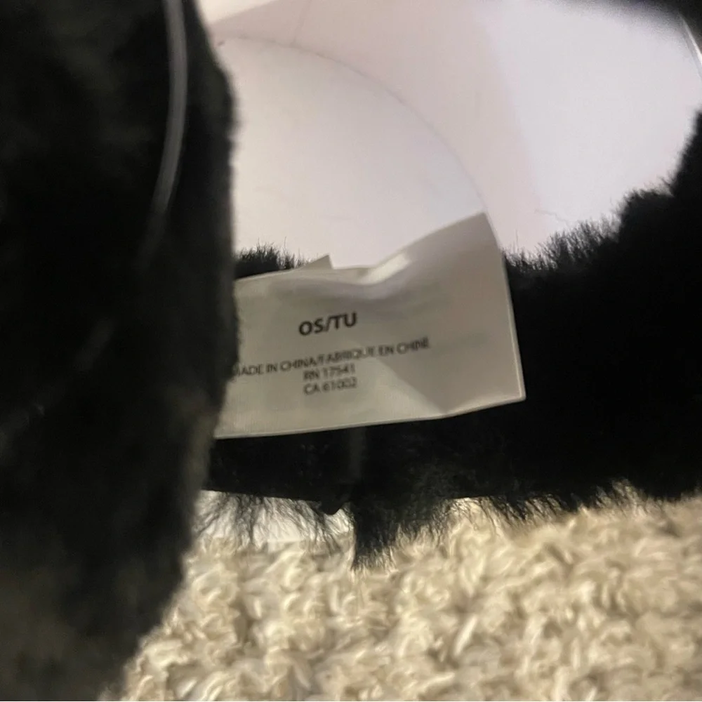 NWT UGG Australia Classic Logo Shearling Earmuffs Black NEW With Box - Picture 7 of 9